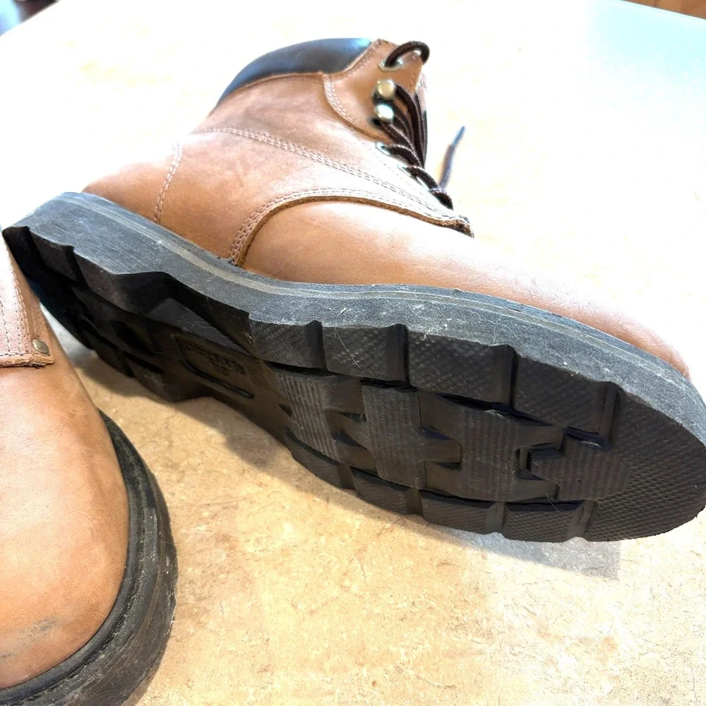 Old Mill leather suede work boots  round toe lace-up  Size 9M